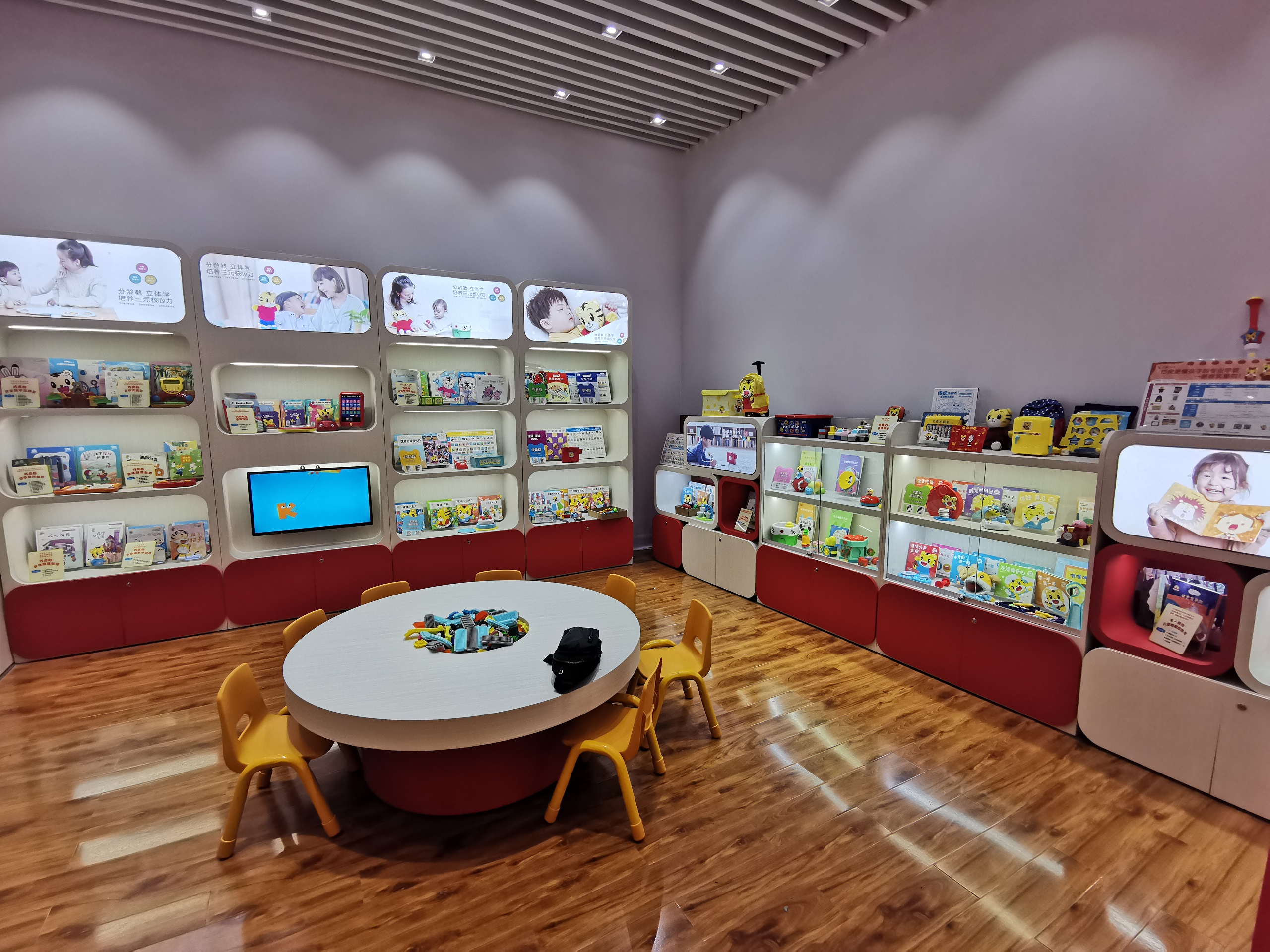 兒童樂園展柜